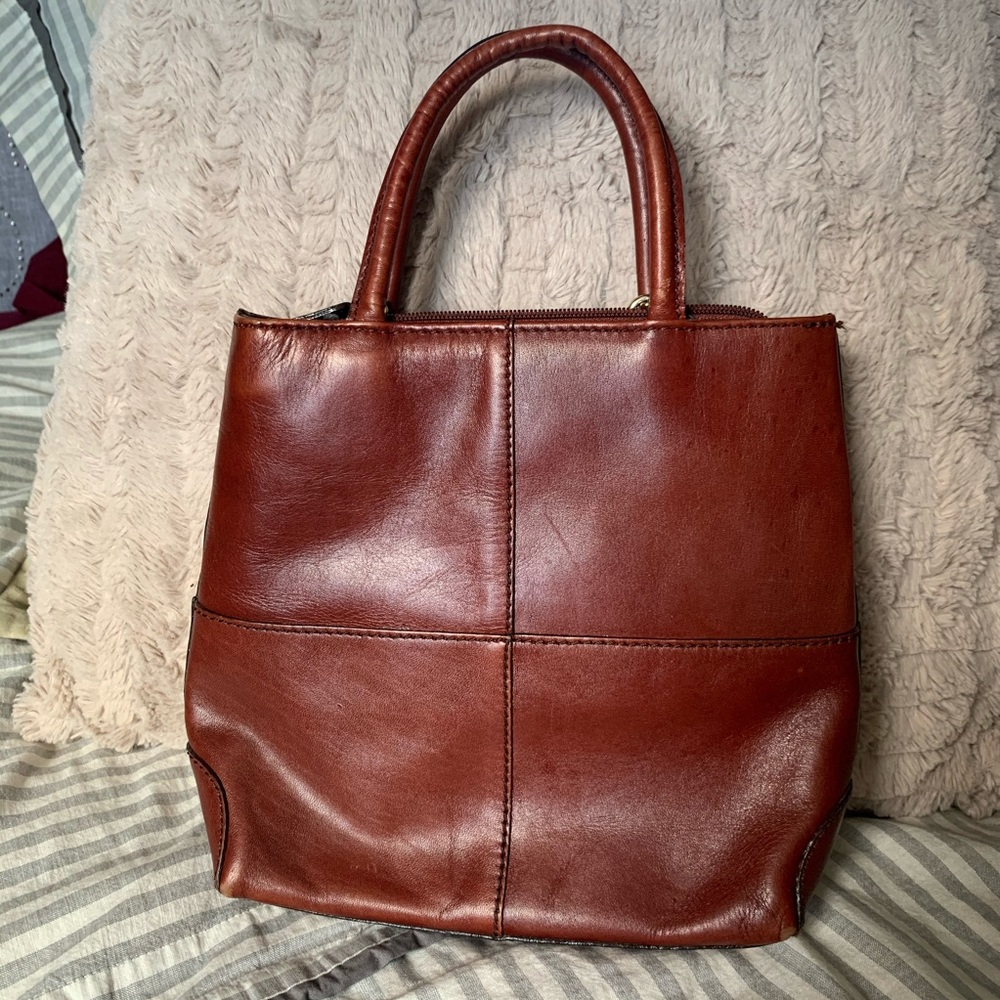 ✨Leather hand bag by Etienne Aigner✨